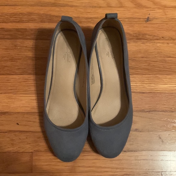 Blue Suede Pumps- 1 inch Heel - Picture 4 of 4